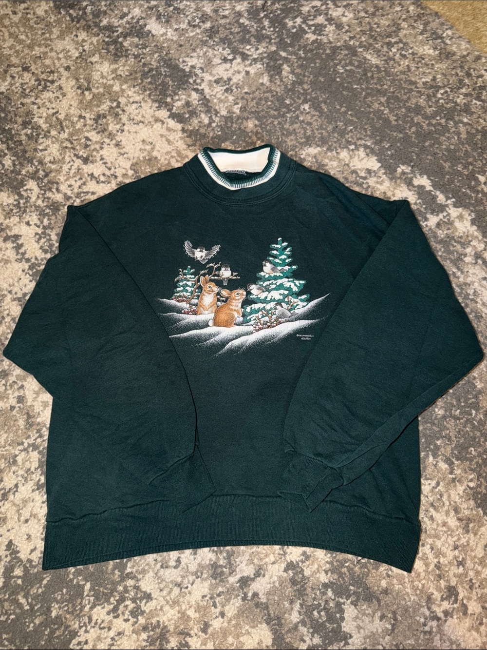 Vintage Women’s Dark Green Holiday Crewneck Sweater with Winter Wildlife Motif